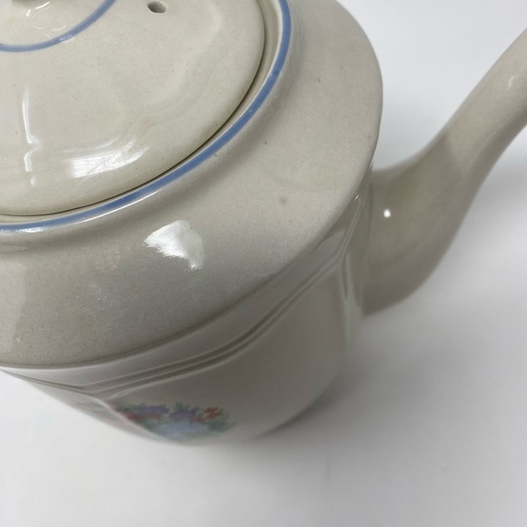 Vintage Spring Meadows Floral Ceramic 4-cup Teapot - Picture 7 of 11